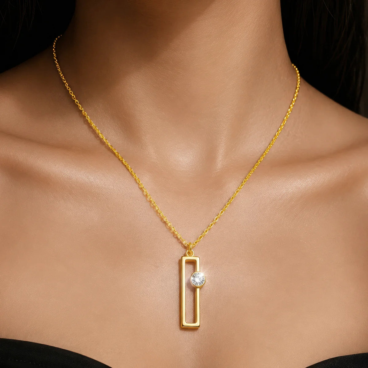 AYMI Necklace Anti-Tarnish Gold
Plated Rectangular Frame