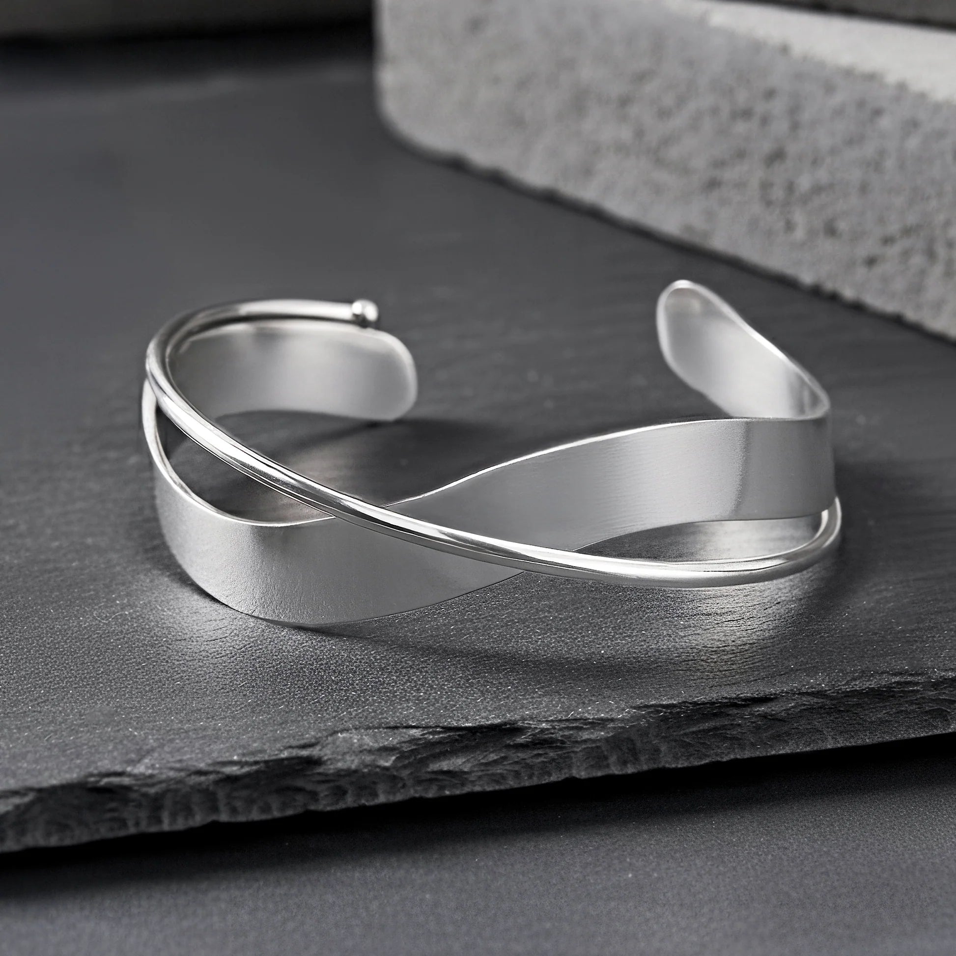 AYMI Bracelet Anti-Tarnish Metallic Silver Bangle (Adjustable Size)