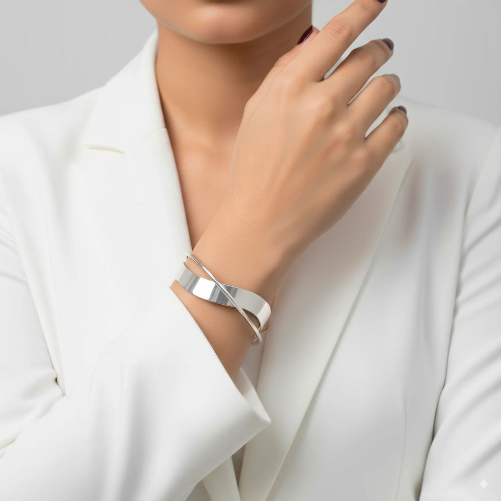 AYMI Bracelet Anti-Tarnish Metallic Silver Bangle (Adjustable Size)