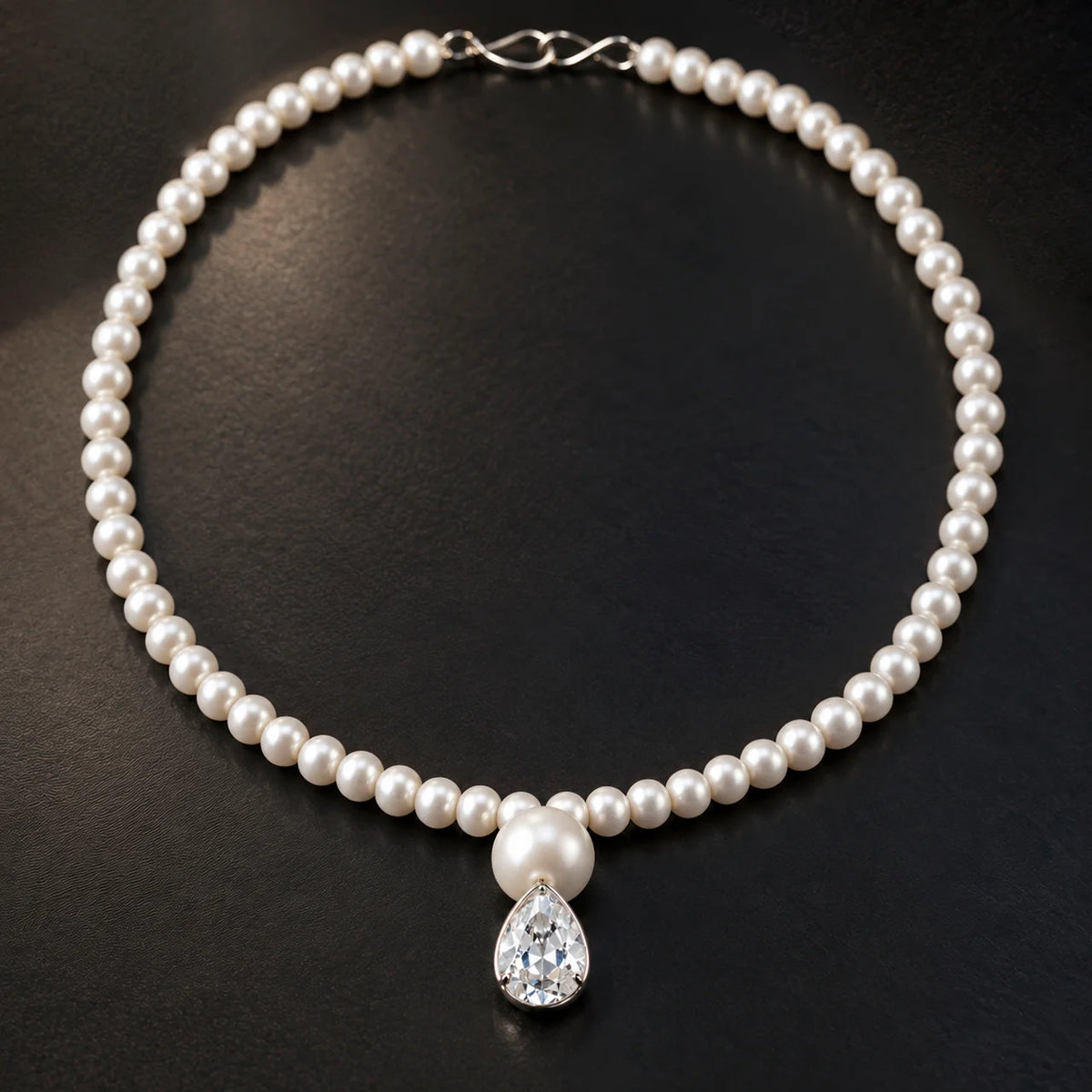 AYMI Necklace Elegant Pearls &
Crystal Pendant