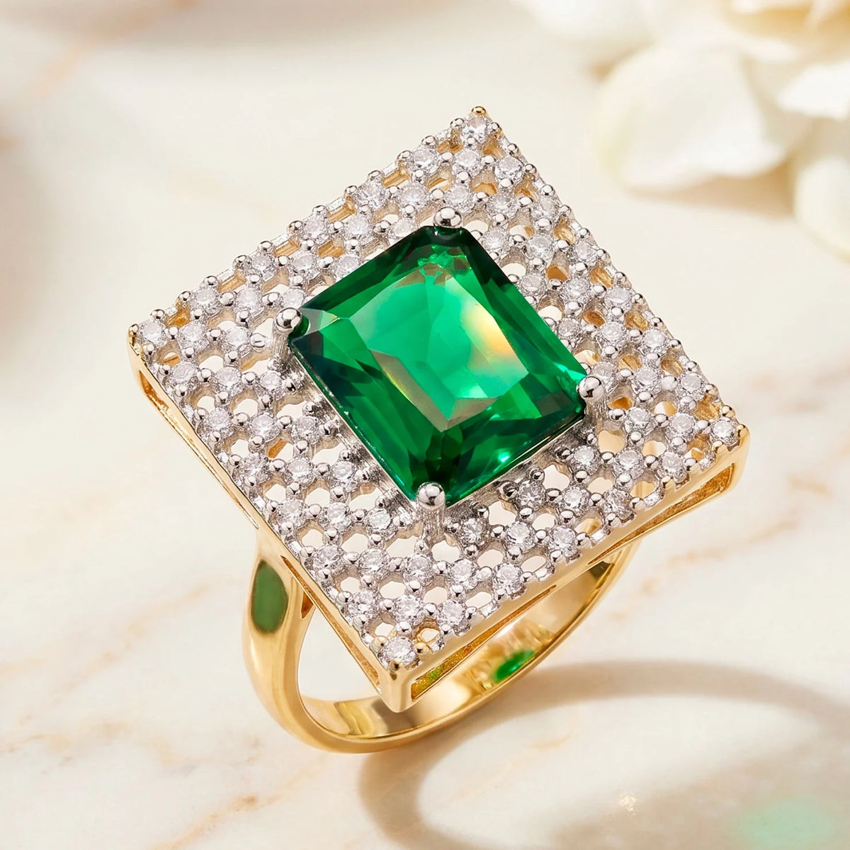 AYMI Ring Anti-Tarnish Emerald
Crystal Statement (Adjustable
Size)