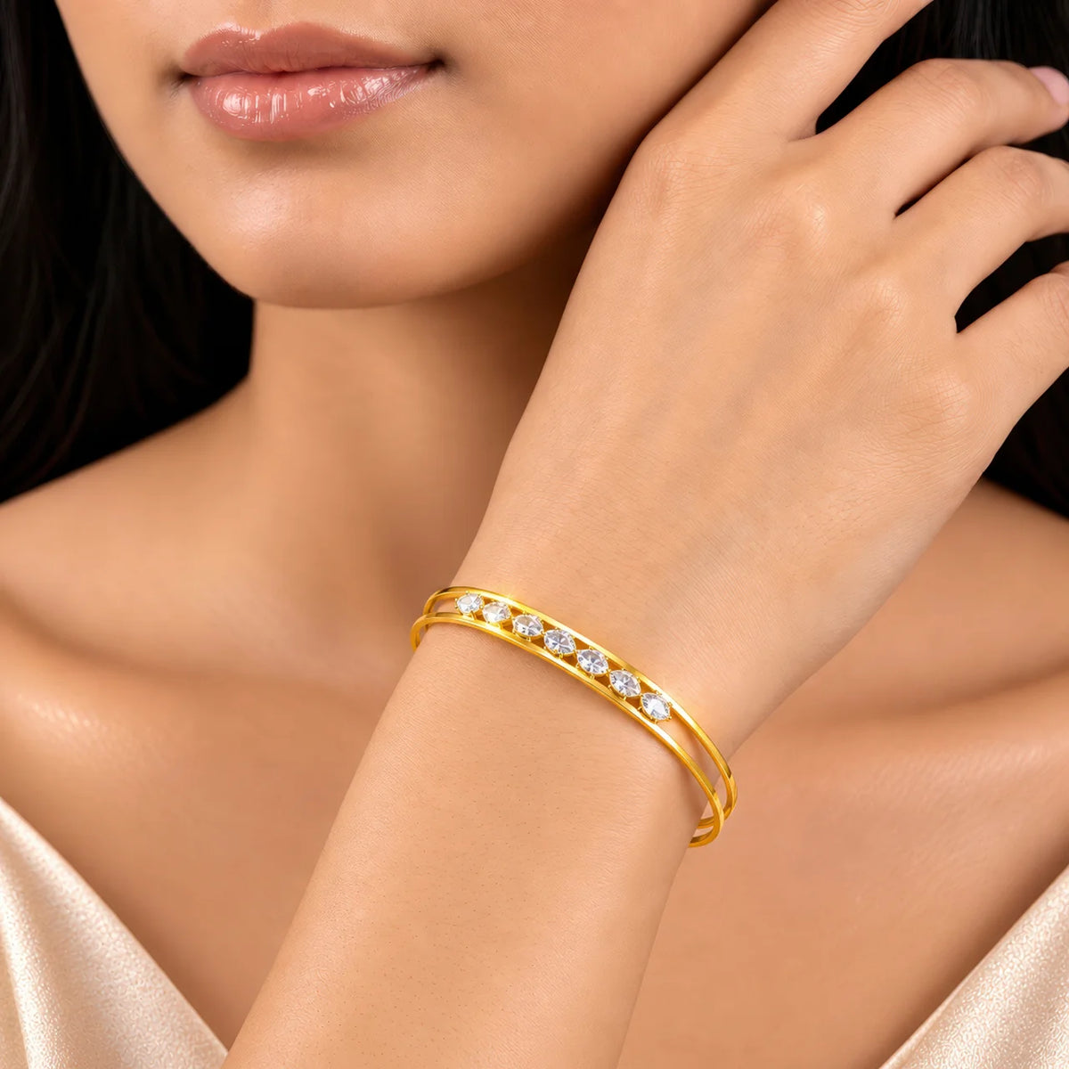 AYMI Bracelet Anti-Tarnish Oval
Crystal Cuff (Adjustable Size)