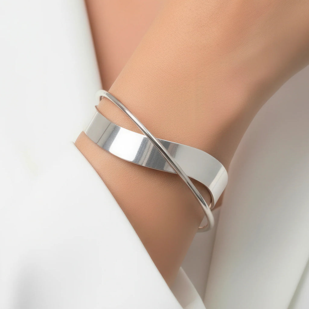 AYMI Bracelet Anti-Tarnish Metallic Silver Bangle (Adjustable Size)