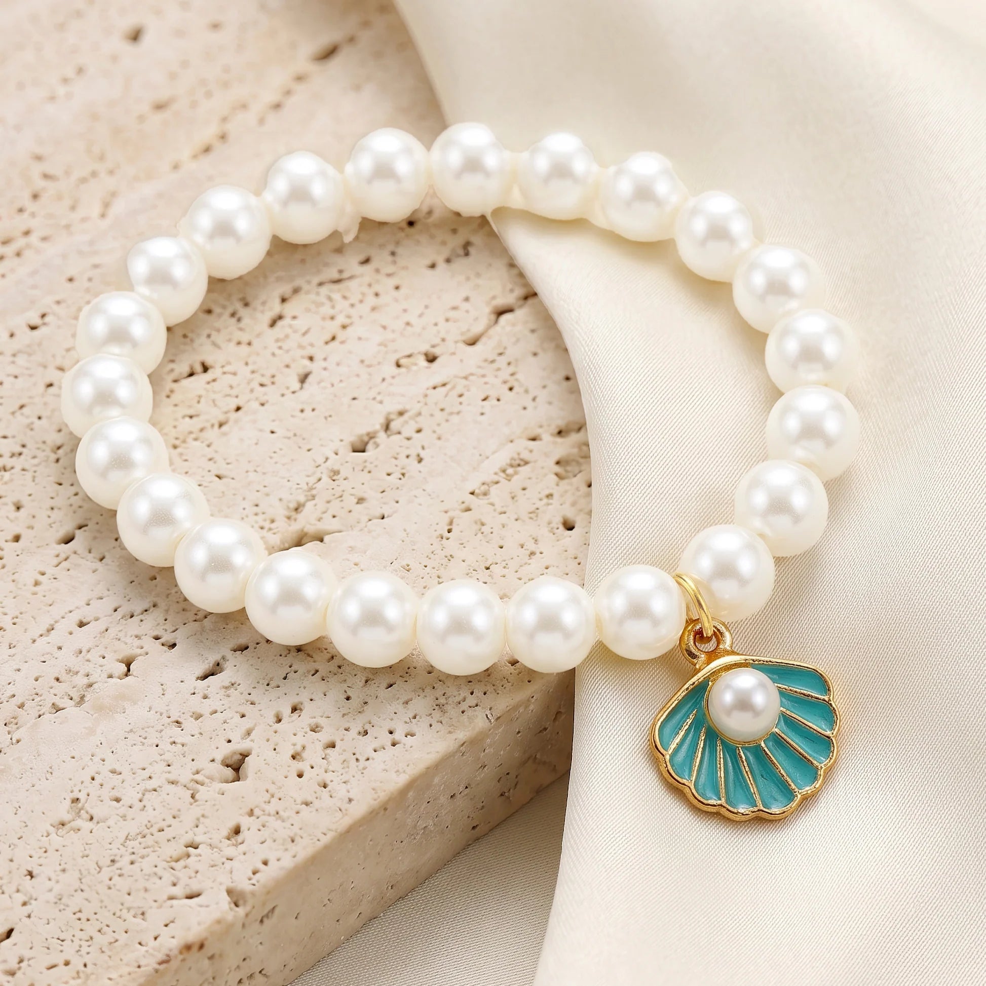 AYMI Bracelet Anti-Tarnish Seashell Pearl (Adjustable Size)