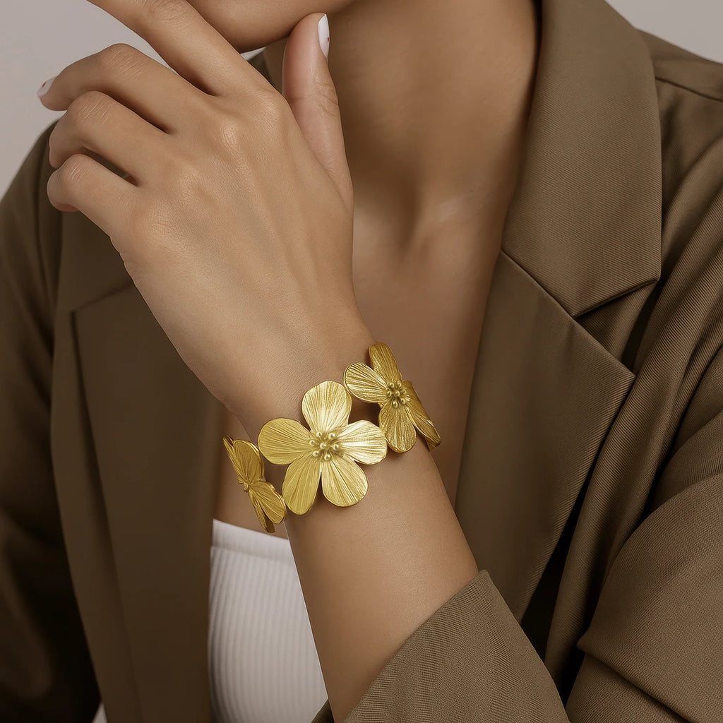 AYMI Bracelet Anti-Tarnish Gold Plated Flower Bangle (Adjustable Size)
