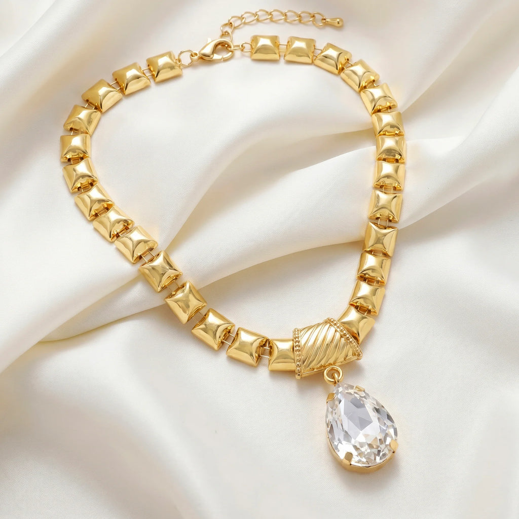 AYMI Necklace Anti-Tarnish
Gold Plated Crystal Set