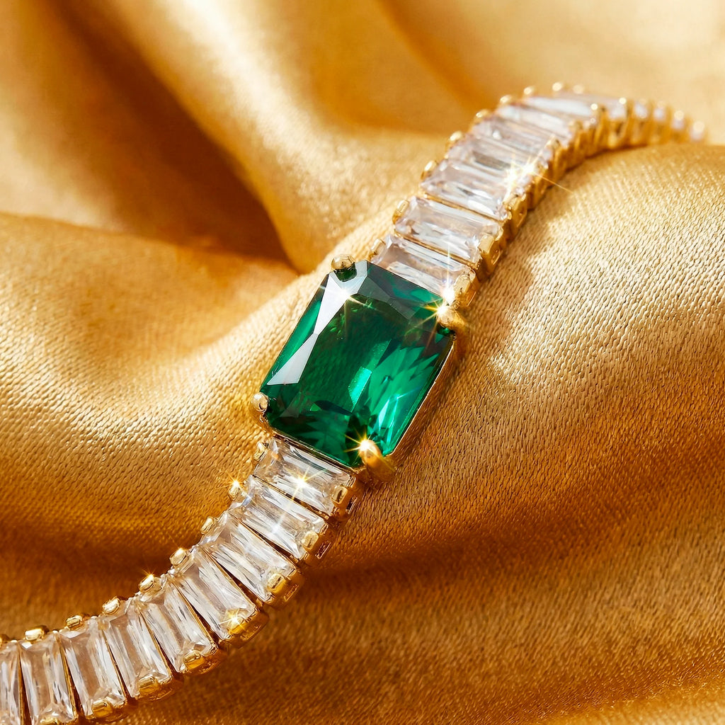 AYMI Bracelet Anti-Tarnish
Baguette Green Stone Chain
(Adjustable Size)
