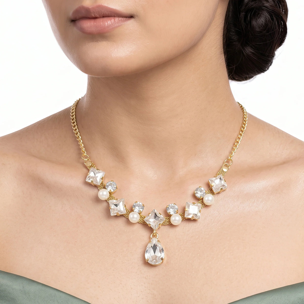 AYMI Necklace Anti-Tarnish
Crystal Pearl Statement