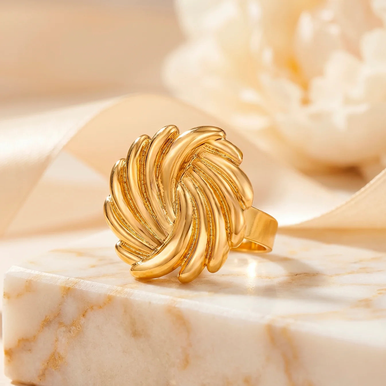 AYMI Ring Anti-Tarnish Sunburst Swirl Ribbed (Adjustable Size)