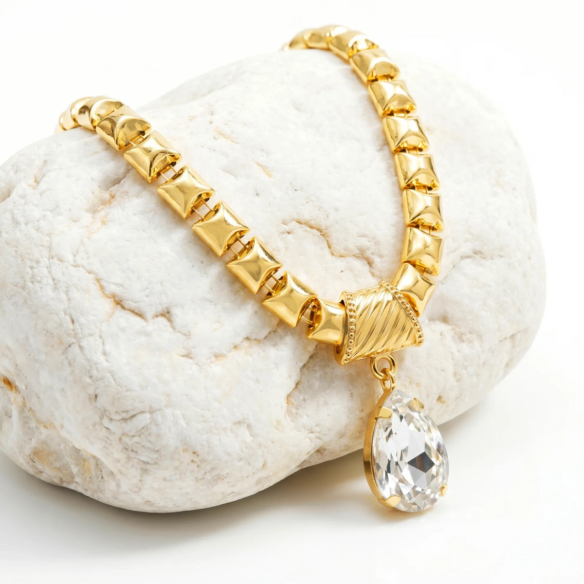 AYMI Necklace Anti-Tarnish
Gold Plated Crystal Set