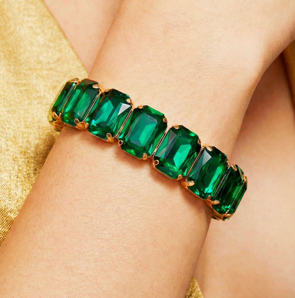 AYMI Bracelet Anti-Tarnish
Emerald Green Stretchable Bangle
(Adjustable Size)