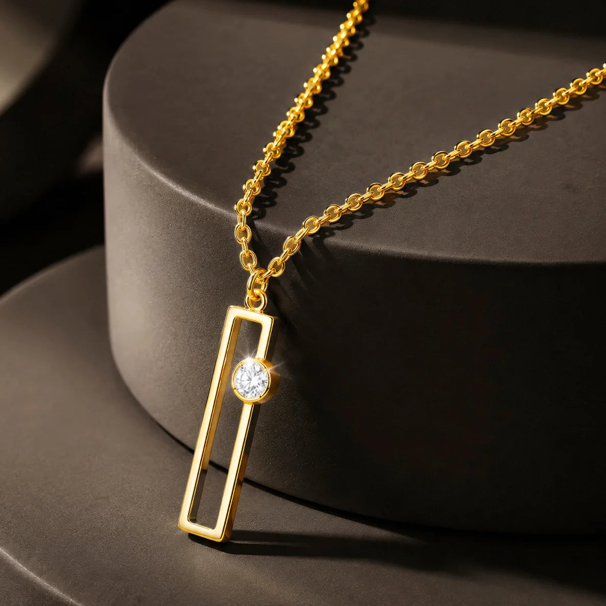 AYMI Necklace Anti-Tarnish Gold
Plated Rectangular Frame