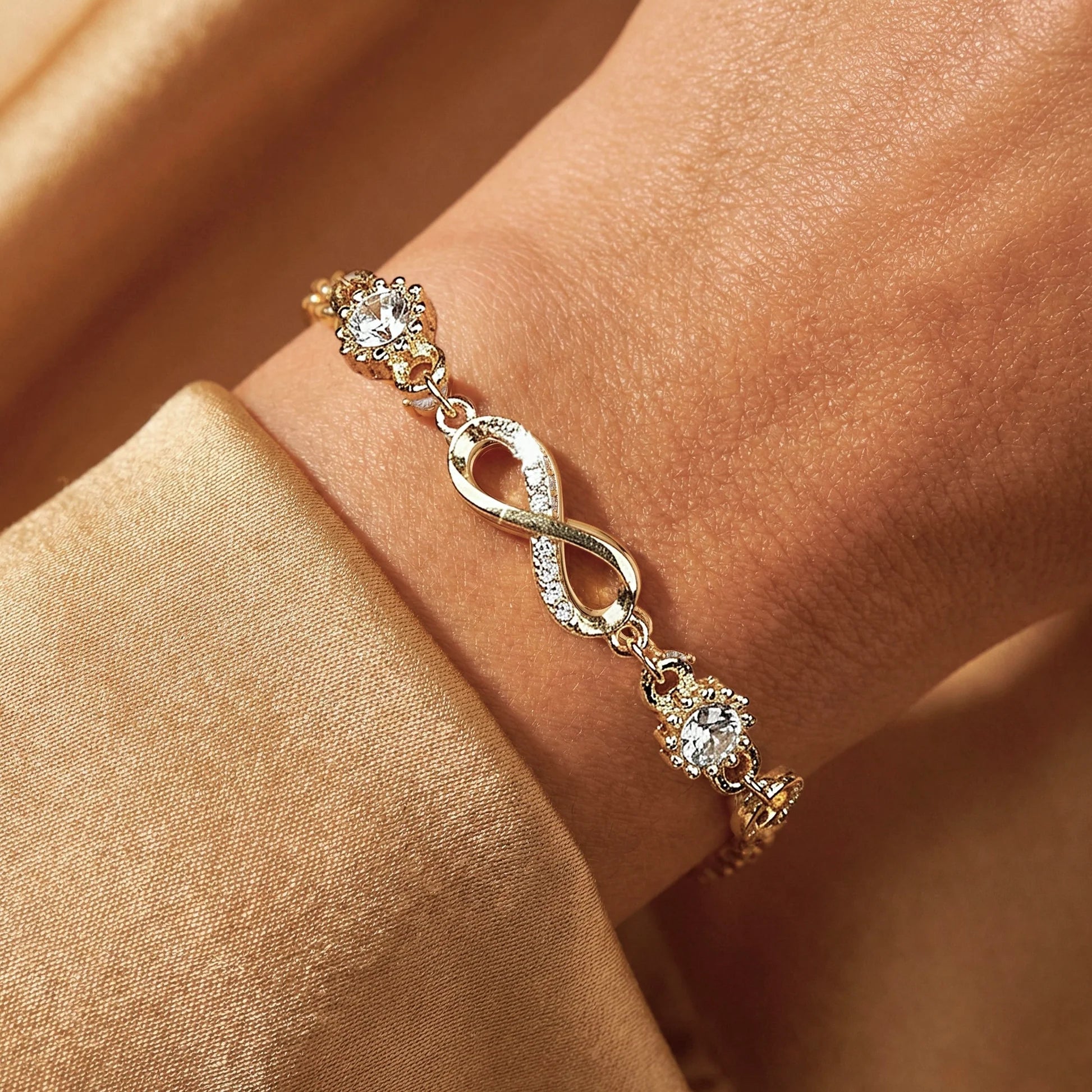 AYMI Bracelet Anti-Tarnish Infinity & Crystal Chain (Adjustable Size)