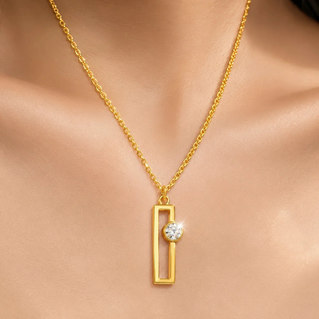 AYMI Necklace Anti-Tarnish Gold
Plated Rectangular Frame