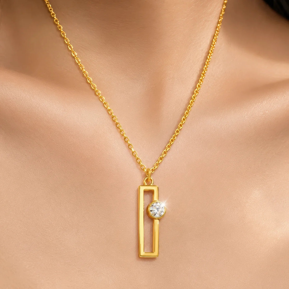 AYMI Necklace Anti-Tarnish Gold
Plated Rectangular Frame