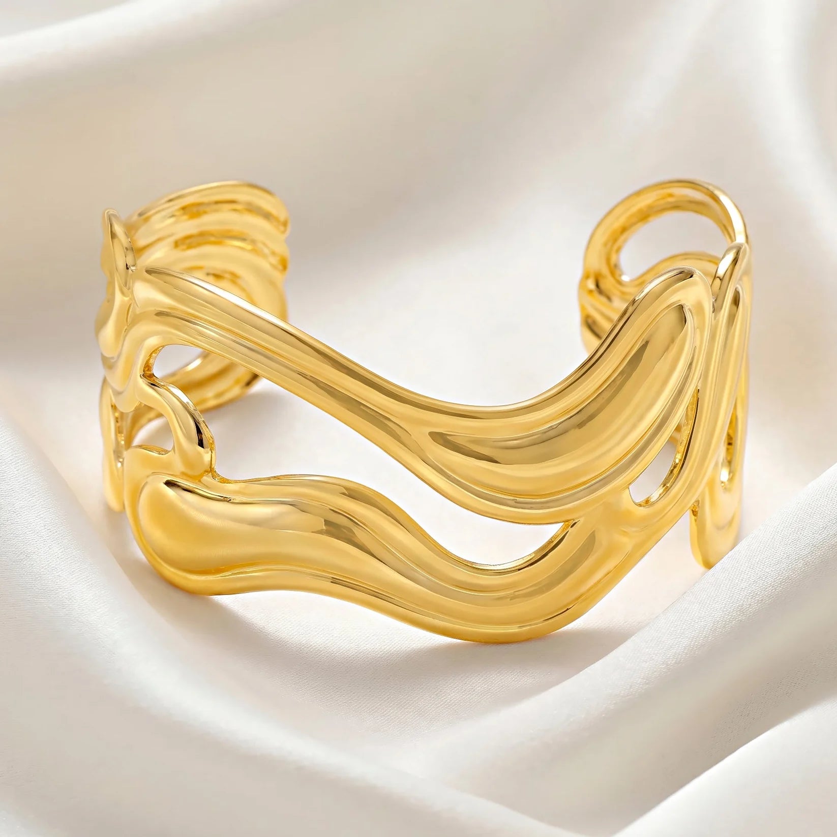 AYMI Bracelet Anti-Tarnish Sculptural Wave Cuff (Adjustable Size)