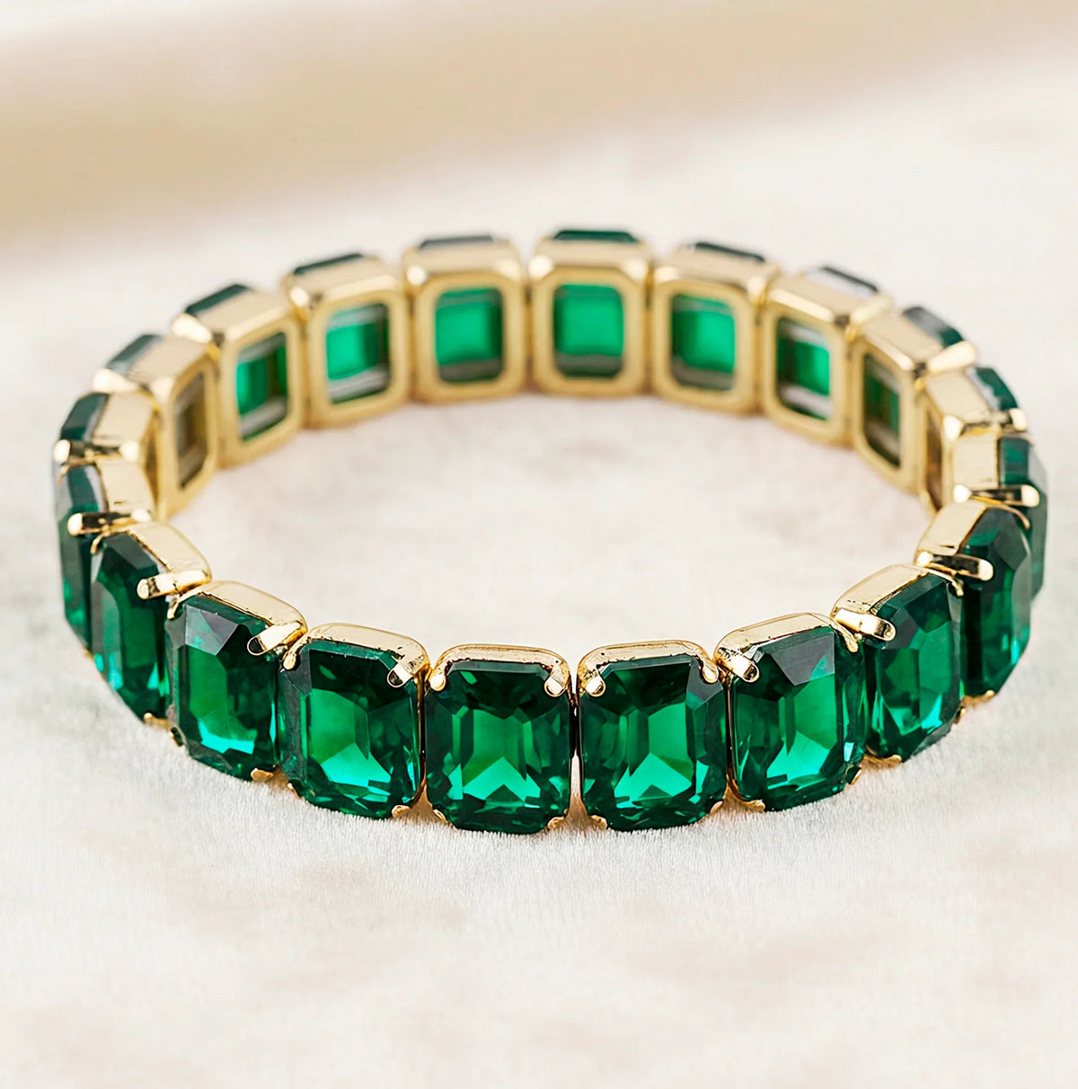AYMI Bracelet Anti-Tarnish
Emerald Green Stretchable Bangle
(Adjustable Size)