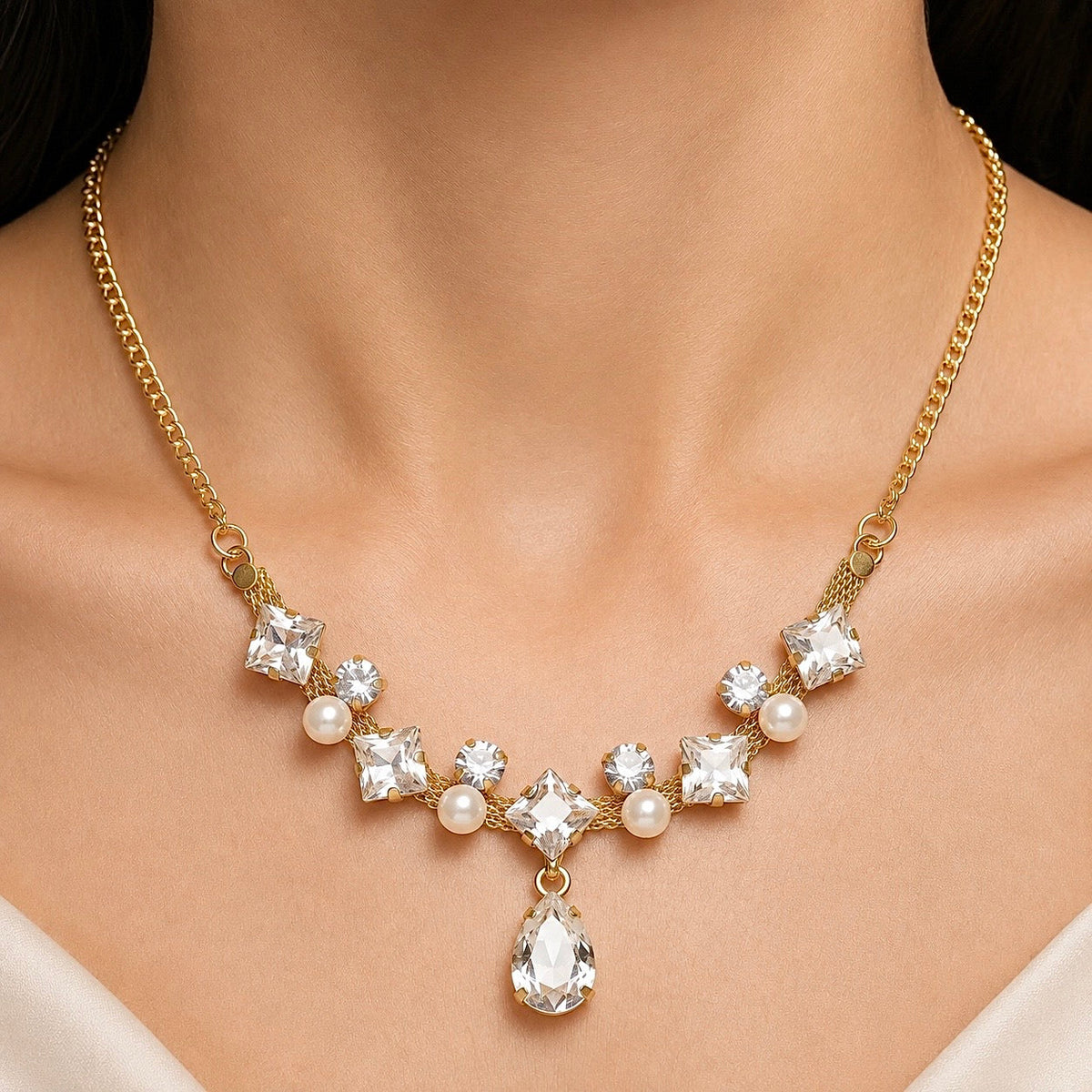 AYMI Necklace Anti-Tarnish
Crystal Pearl Statement