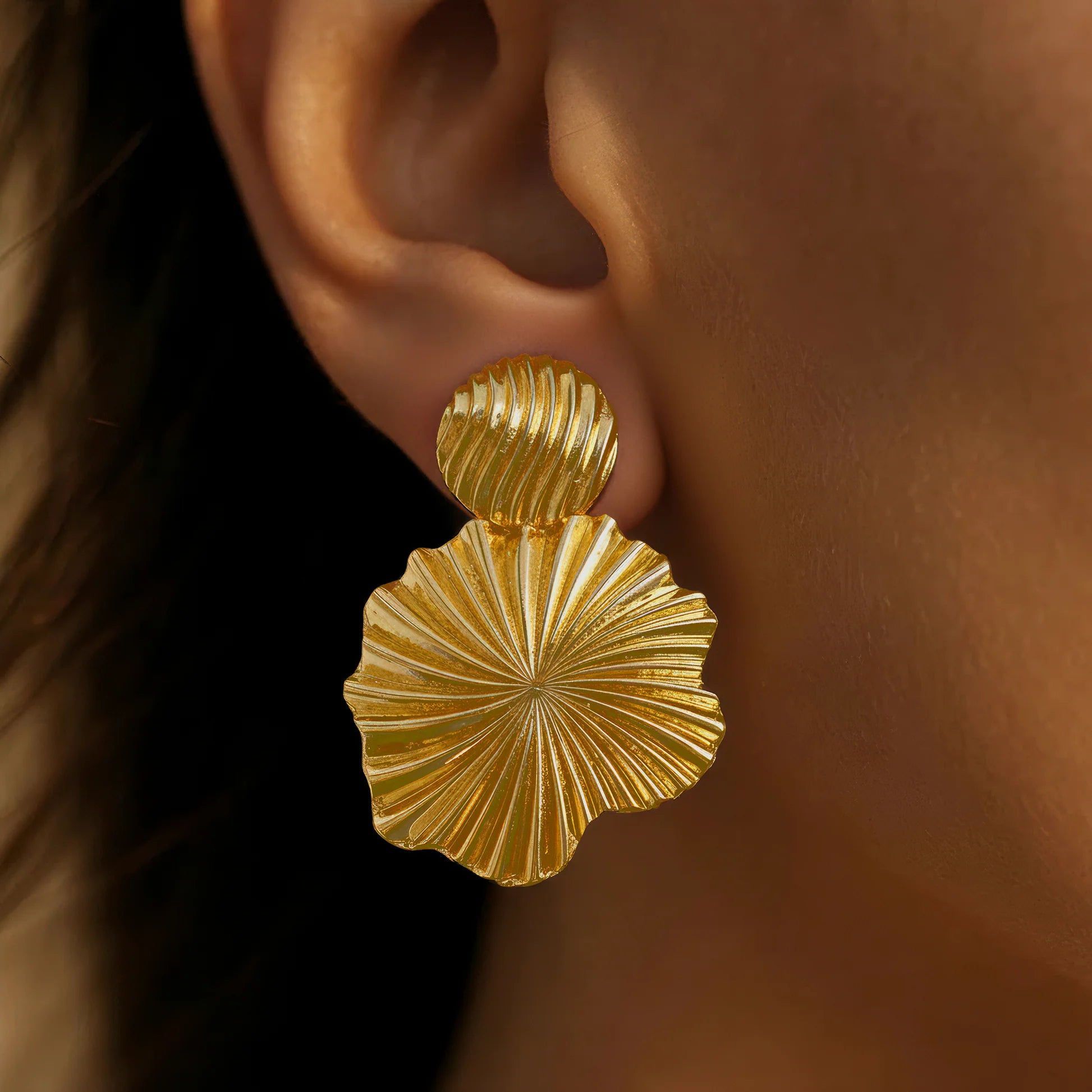 AYMI Earrings Anti-Tarnish Conch Shell Dangles With Round Tops