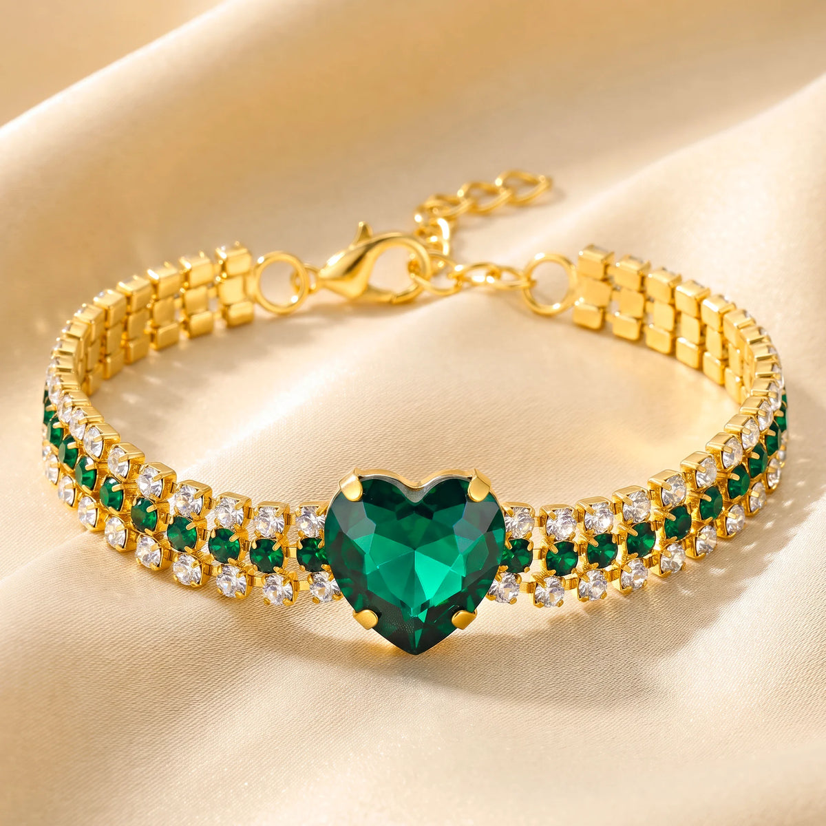 AYMI Bracelet Anti-Tarnish
Emerald Crystal Heart (Adjustable
Size)